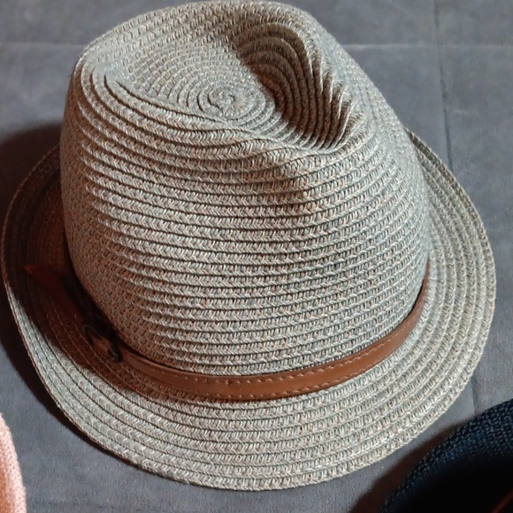 Lot of 4 hats - Picture 4 of 5